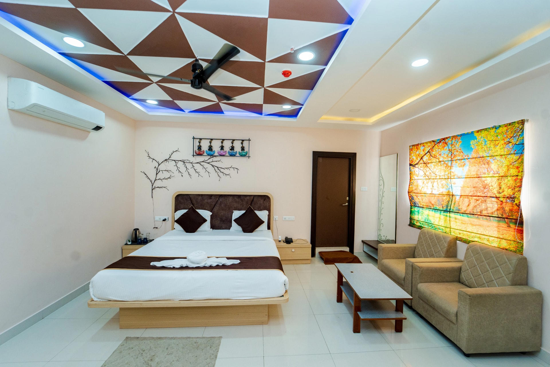 Ravila Grand Hotel - Slide 1