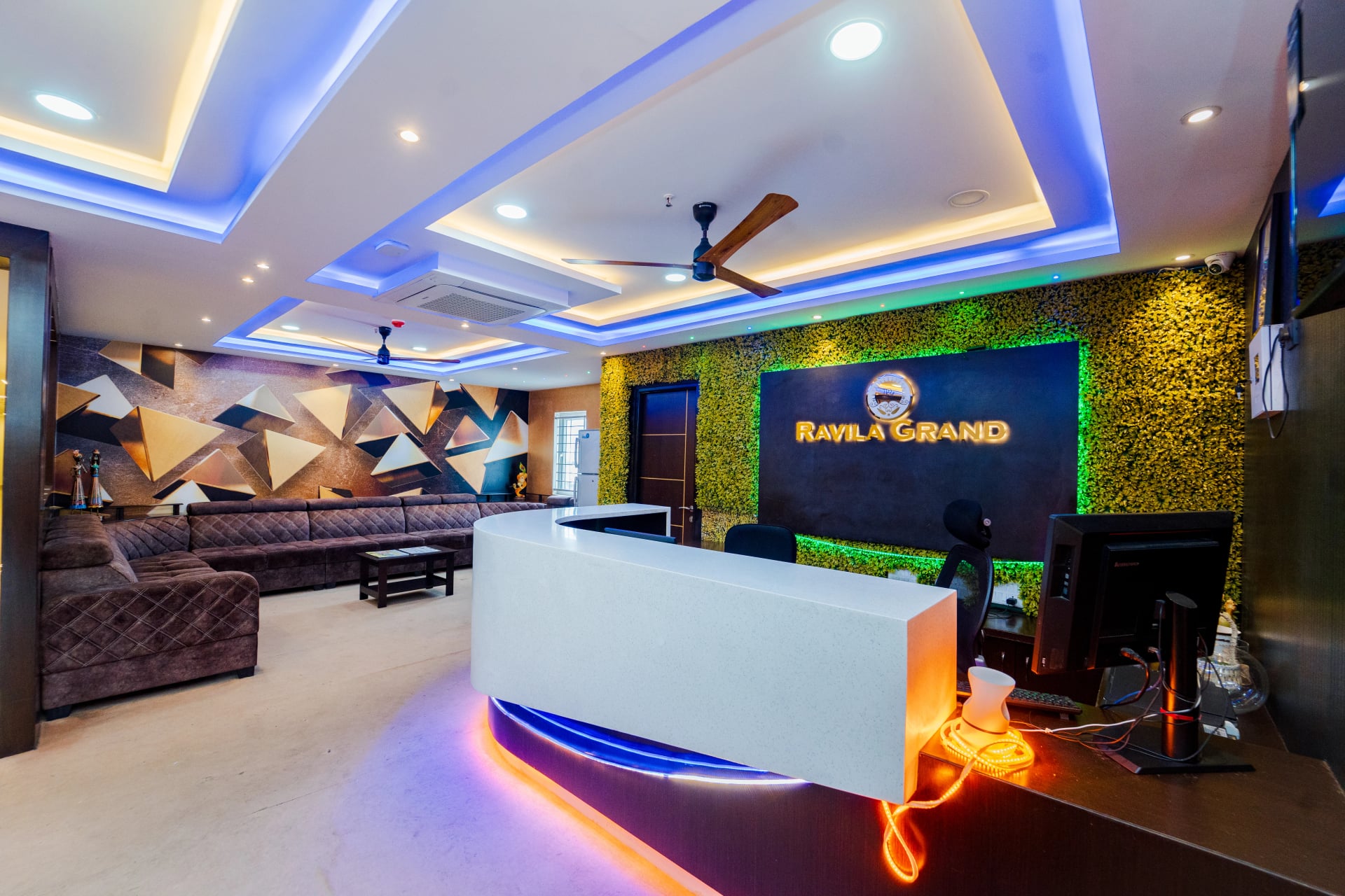 Ravila Grand Hotel Lobby